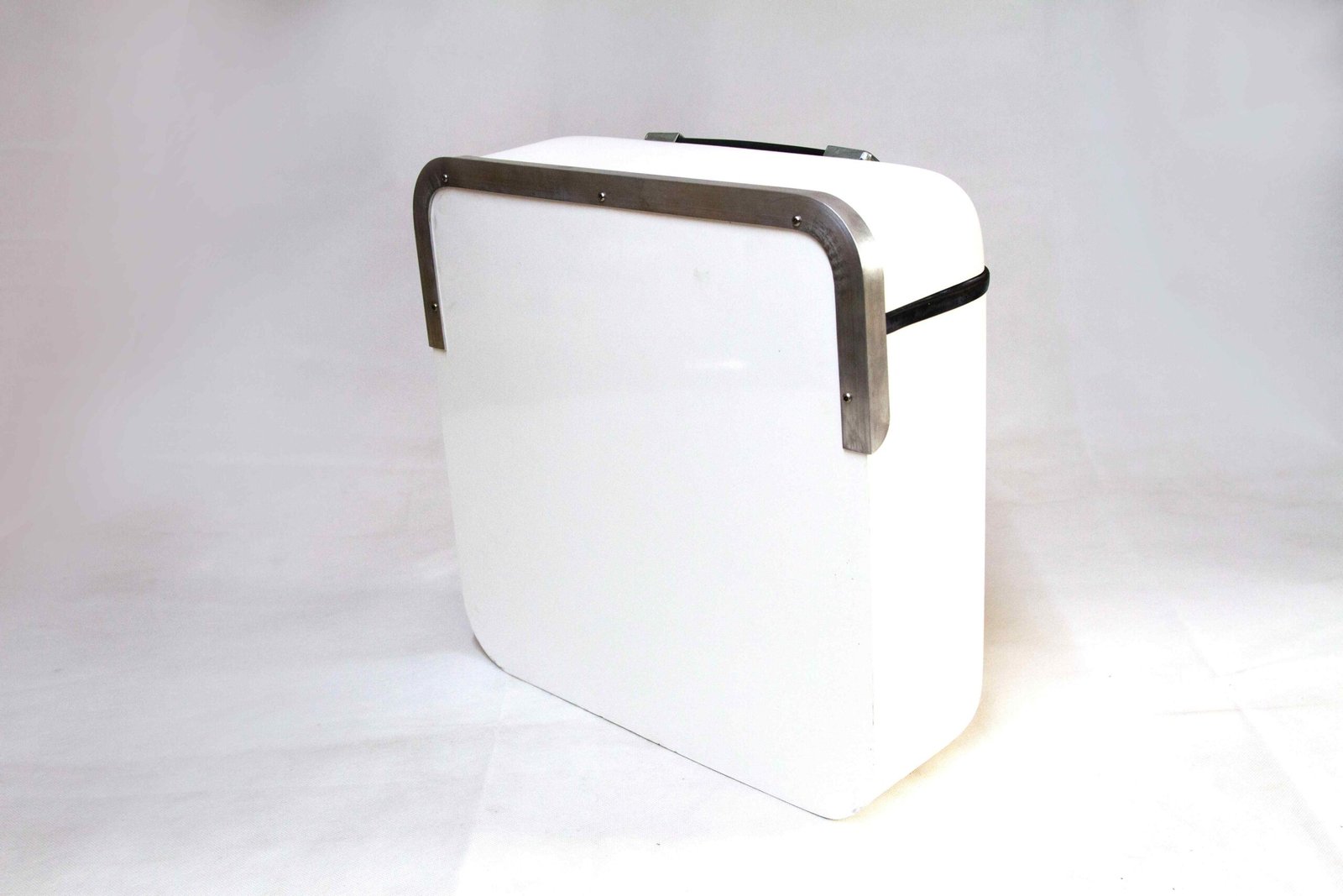 Dolomite, small, white, inc mounting system and all fastenings