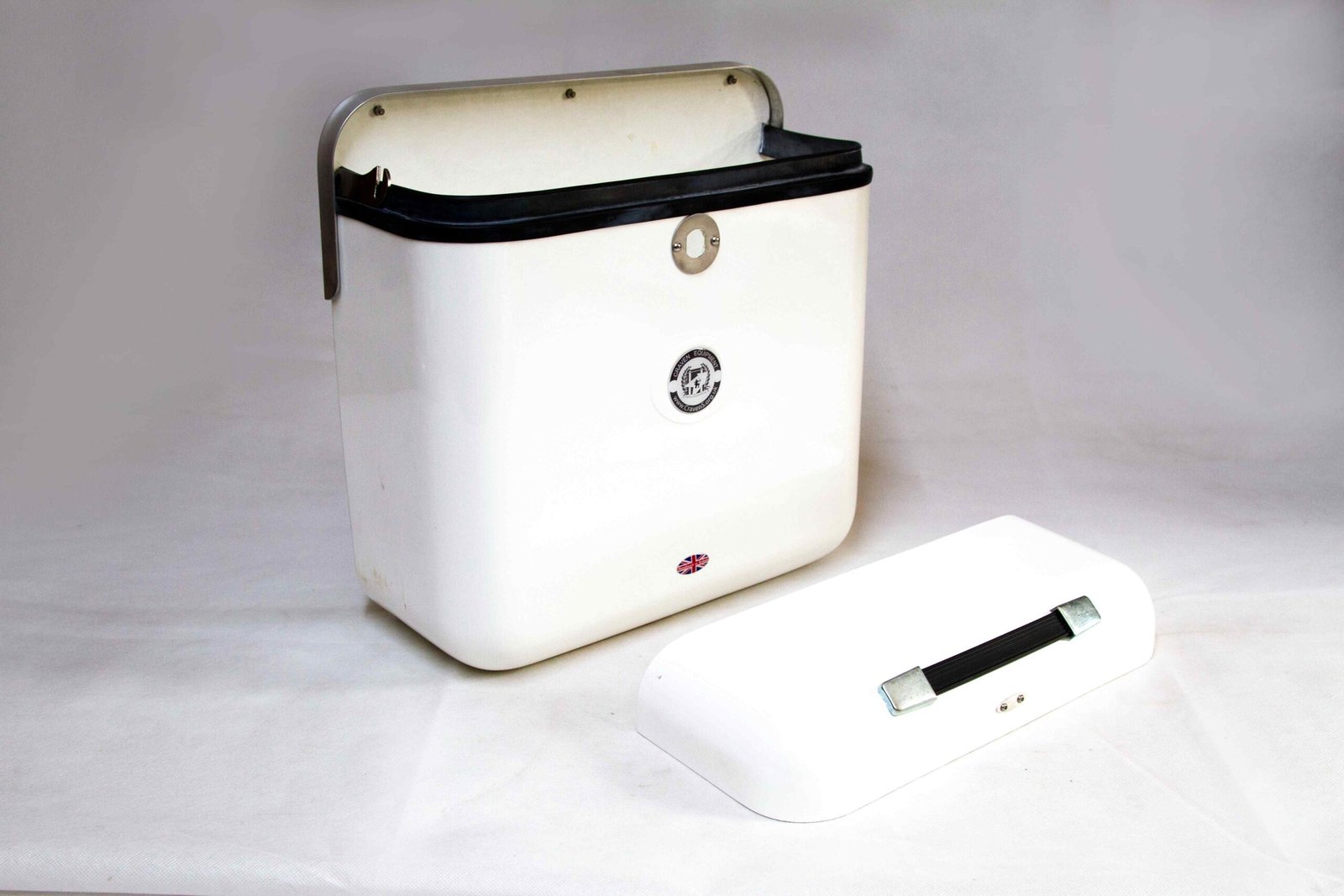 Dolomite, small, white, inc mounting system and all fastenings