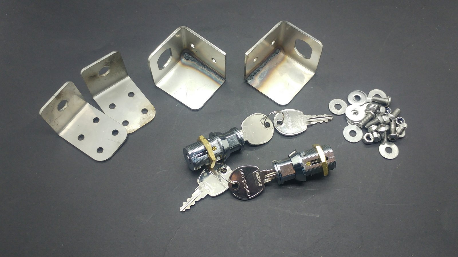 Lock fitting kit for panniers to frame, pair